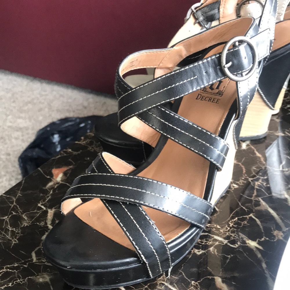 Sandals - Picture 4 of 4